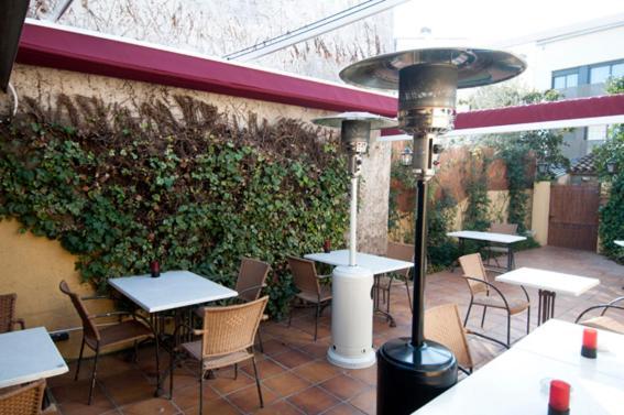 L'Argolla Hotel-Pizzeria Санта-Колома-де-Фарн Экстерьер фото